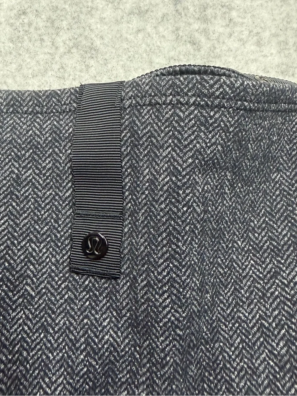 Lululemon Vinyasa Scarf Herringbone Black Gray Snap Wrap Convertible Infinity OS